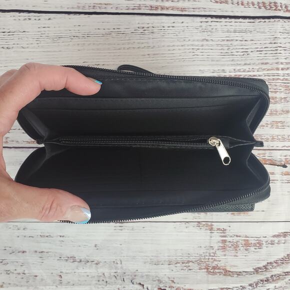 Tahari Black Front Pocket Organizer Wristlet Wallet All in one New with tag - Picture 5 of 14